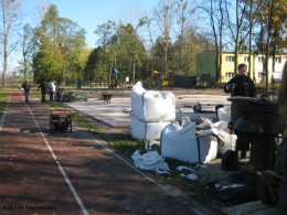 Budowa boiska do piłki siatkowej przy ZS w Nacpolsku_24.10.2014r.