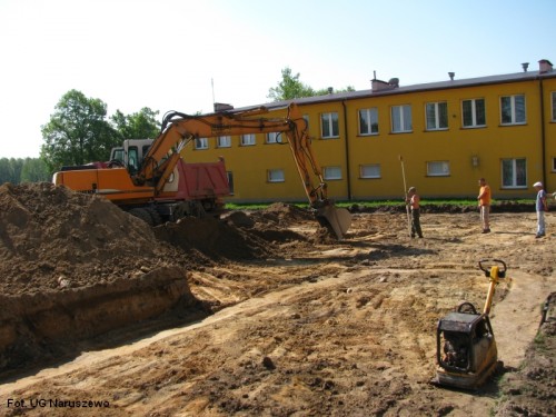 Budowa zespołu boisk i urządzeń lekkoatletycznych_15.05.2013r. (7)
