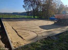 Budowa boiska do piłki plażowej w miejscowości Naruszewo_31_10_2022 (1)
